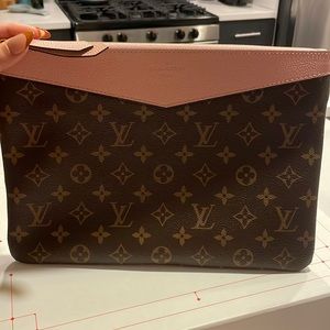 Louis Vuitton Daily Pouch Pink